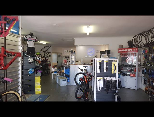 200M² BUSINESS TO LET IN BELLVILLE CENTRAL